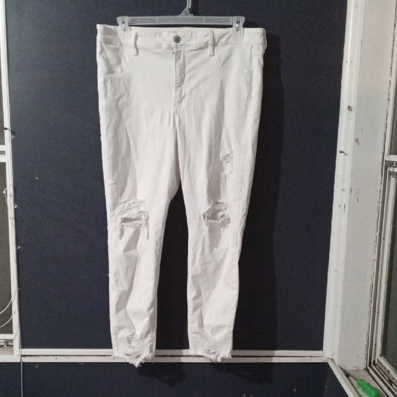 American Eagle Outfitters Denim - AEO Jegging high rise white Distressed ripped Jeans size 18